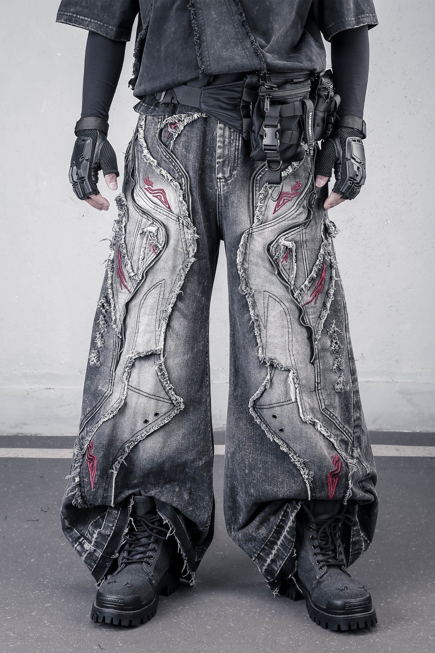 Wasteland Deconstructed Raw-Edge Distressed Jeans – JiaMing Fashion