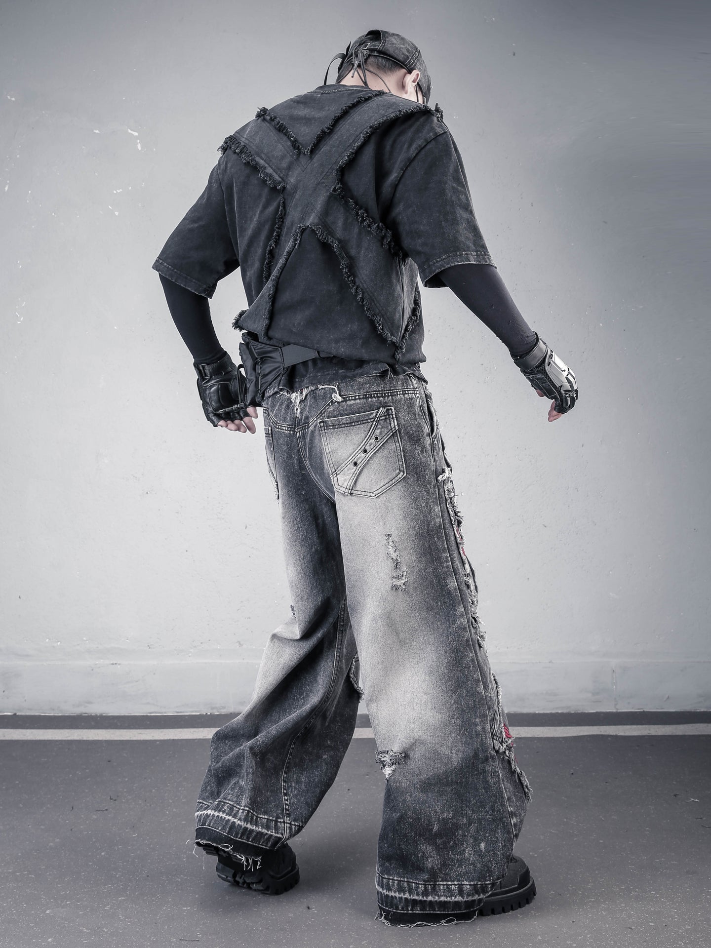 Wasteland Deconstructed Raw-Edge Distressed Jeans – JiaMing Fashion