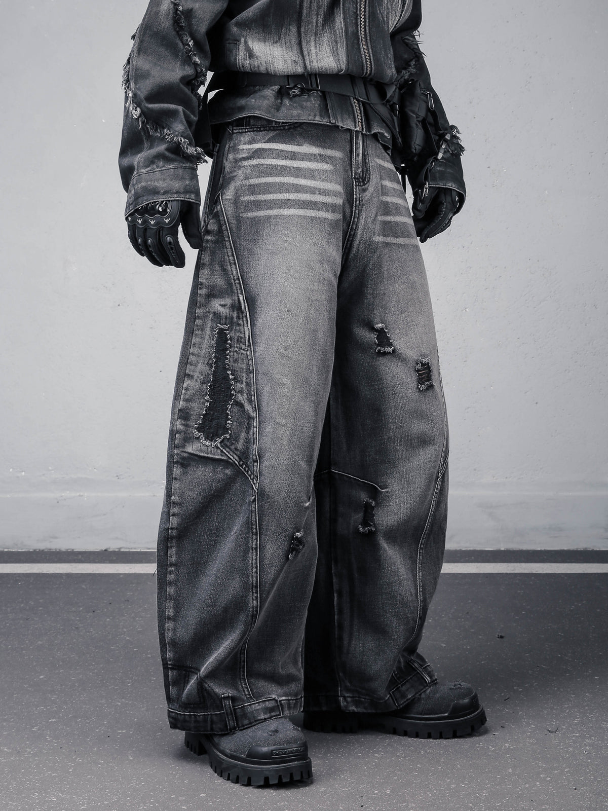 Distressed Washed Streetwear Jeans